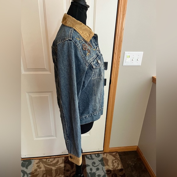 Vintage Faded Glory embroidered floral jean jacket with faux suede trim. Medium - Picture 2 of 12